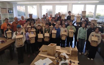 KF Erbendorf baut Nistkästen